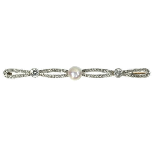 Elegant early twentieth century diamond bar brooch